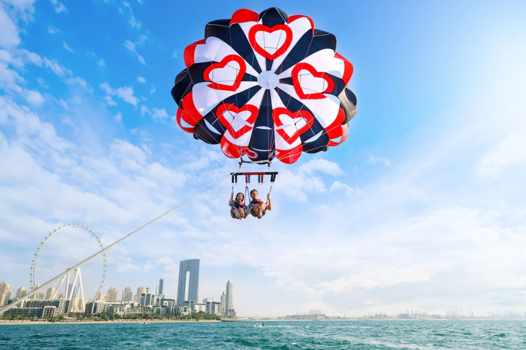 Looking for a Romantic Experience in Dubai? Try Parasailing Together