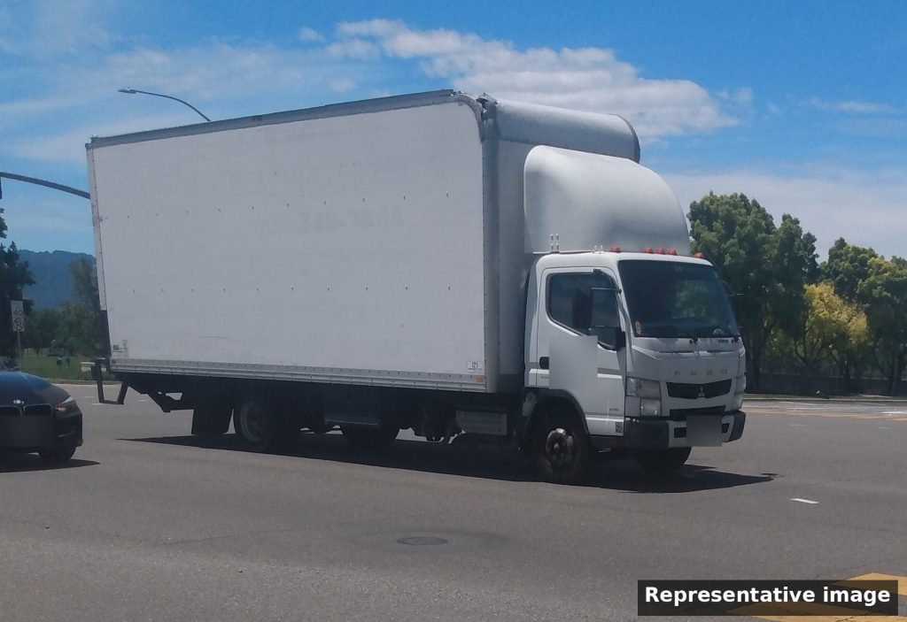 2015 Mitsubishi Canter 7 Ton 18ft Box – 220,477 km